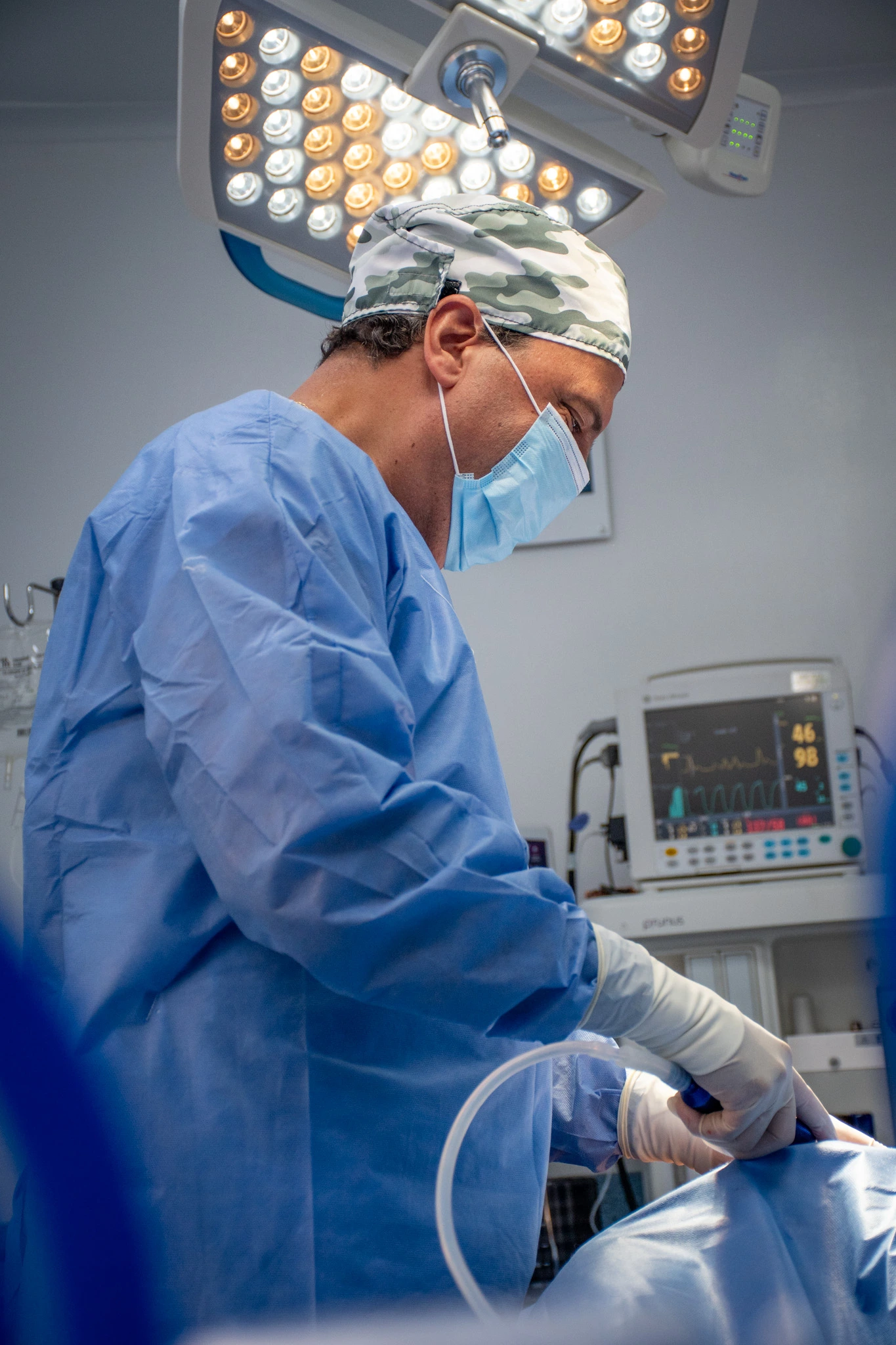 Dr. Carlos Arango, cirujano plástico en Madrid